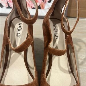 Seychelles Women's Tan Suede Heels